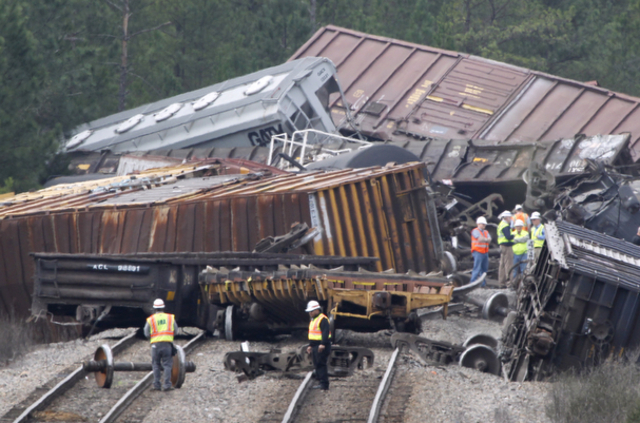 0309_dmlo_train_wreck01_5337454_ver1-0_640_480